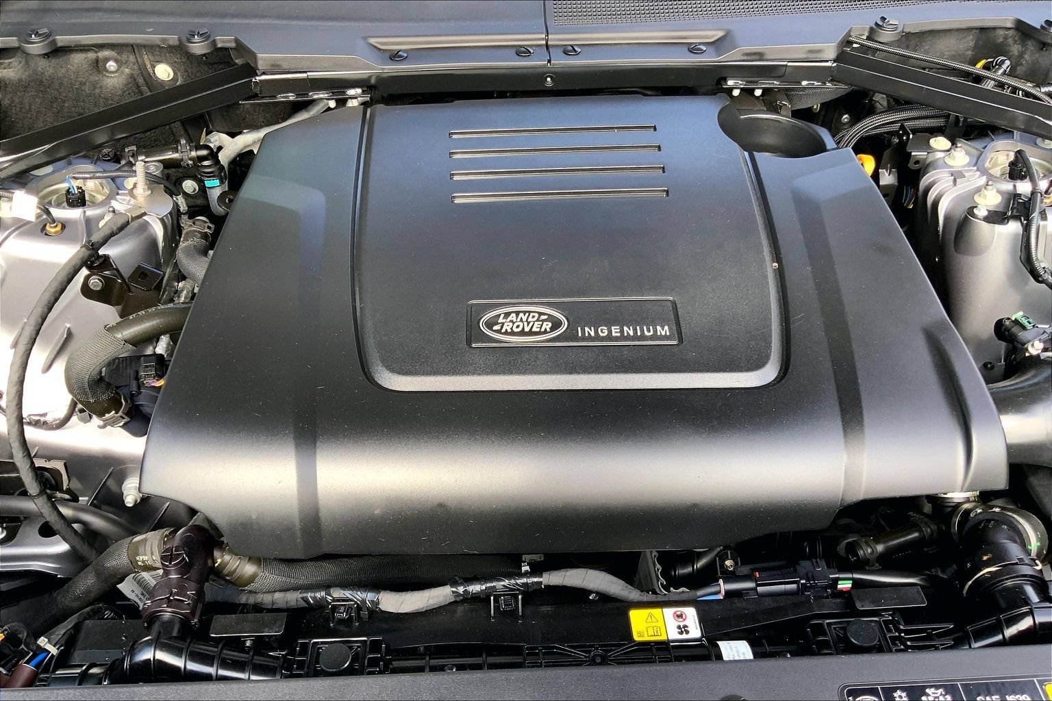 Certified 2024 Land Rover Defender 90 S AWD/4WD image 29