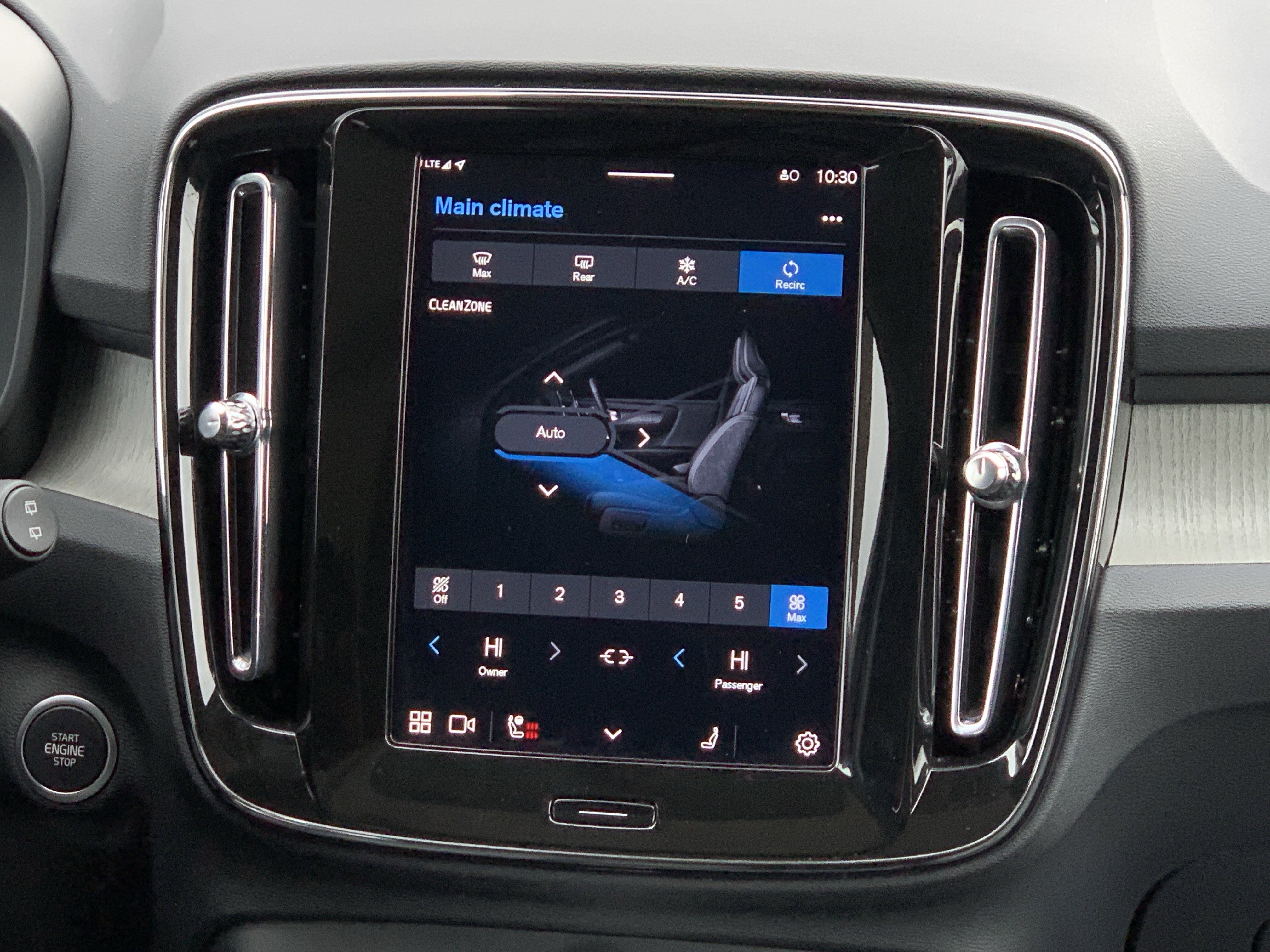 Used 2025 Volvo XC40 B5 Core image 31