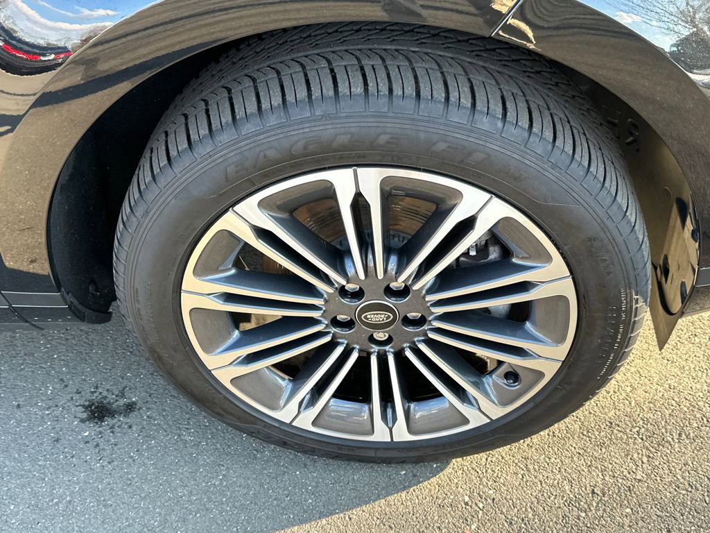 Certified 2024 Land Rover Range Rover Evoque S image 7