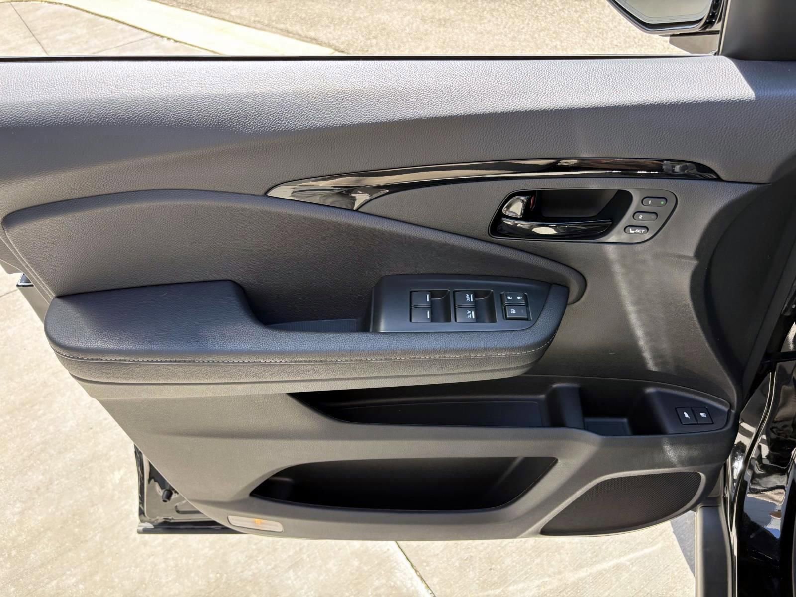 Used 2023 Honda Passport Elite image 11