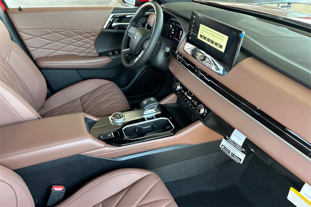 New 2025 Mitsubishi Outlander SEL image 17
