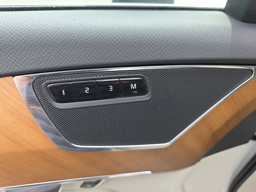 Used 2022 Volvo XC90 T5 Momentum w/ Advanced Package image 22