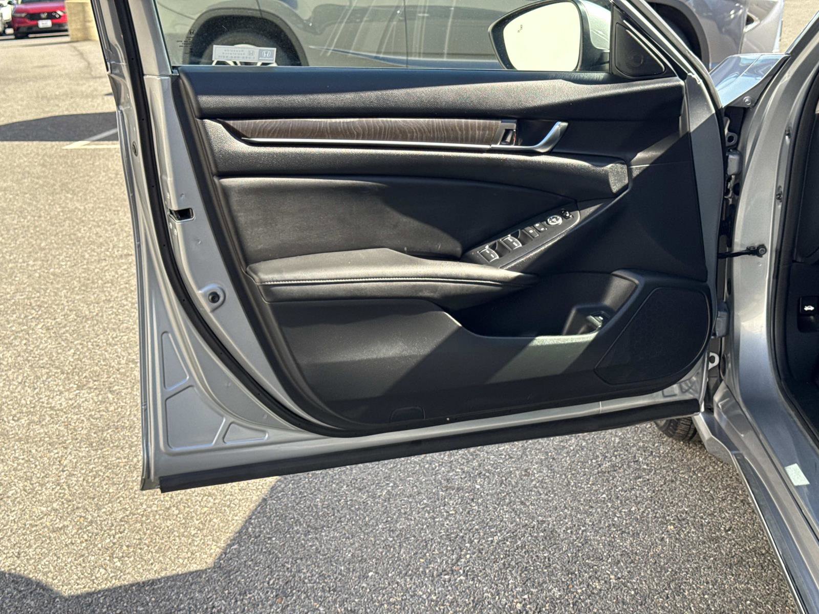 Used 2019 Honda Accord EX image 18