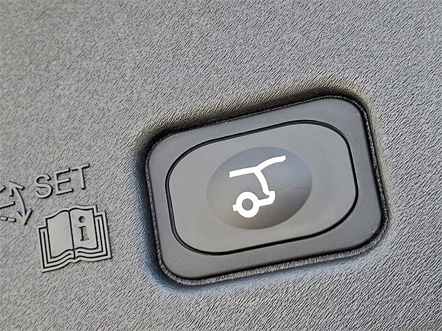 Certified 2025 Lincoln Nautilus Reserve image 28