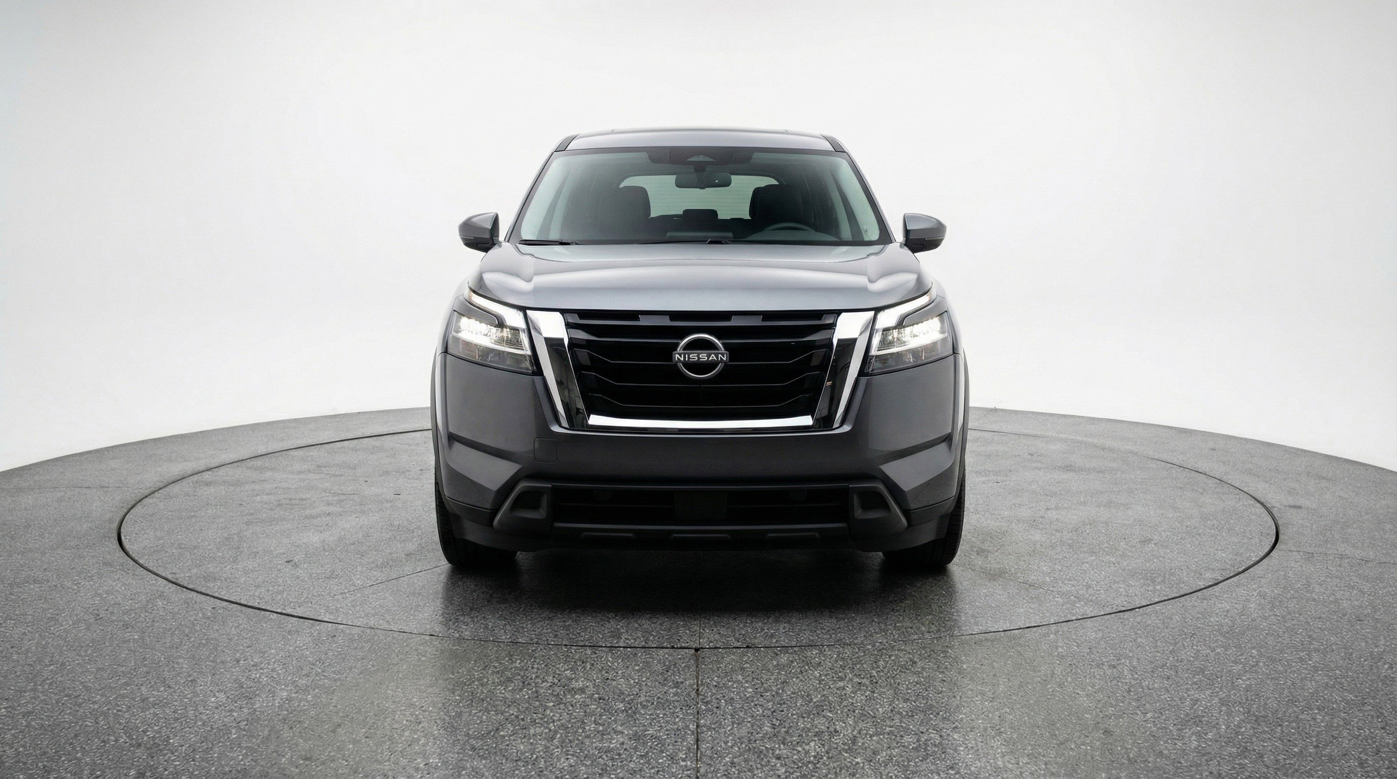 Used 2025 Nissan Pathfinder SV image 2