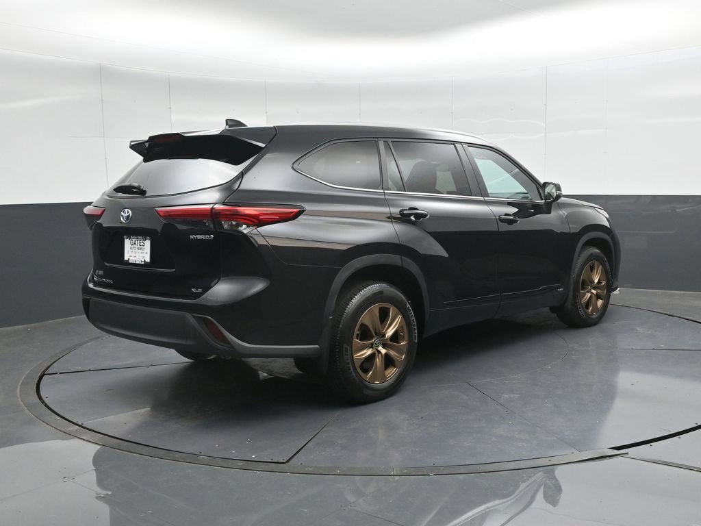 Used 2023 Toyota Highlander Bronze Edition image 2
