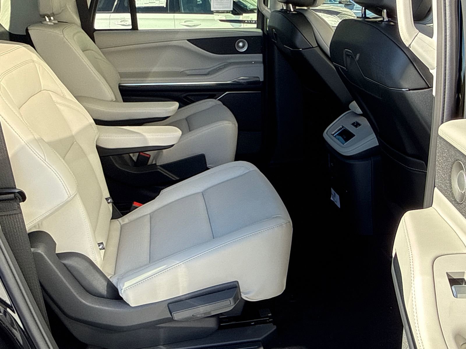 New 2025 Lincoln Navigator L Reserve image 9