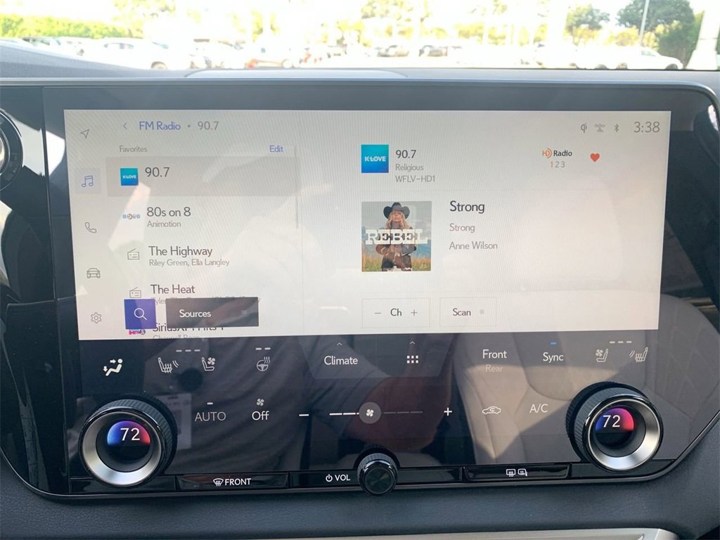 New 2025 Lexus RX 450h AWD w/ Luxury Package image 15