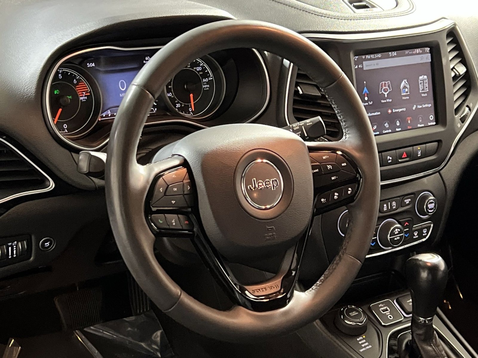 Used 2023 Jeep Cherokee Altitude Lux image 14