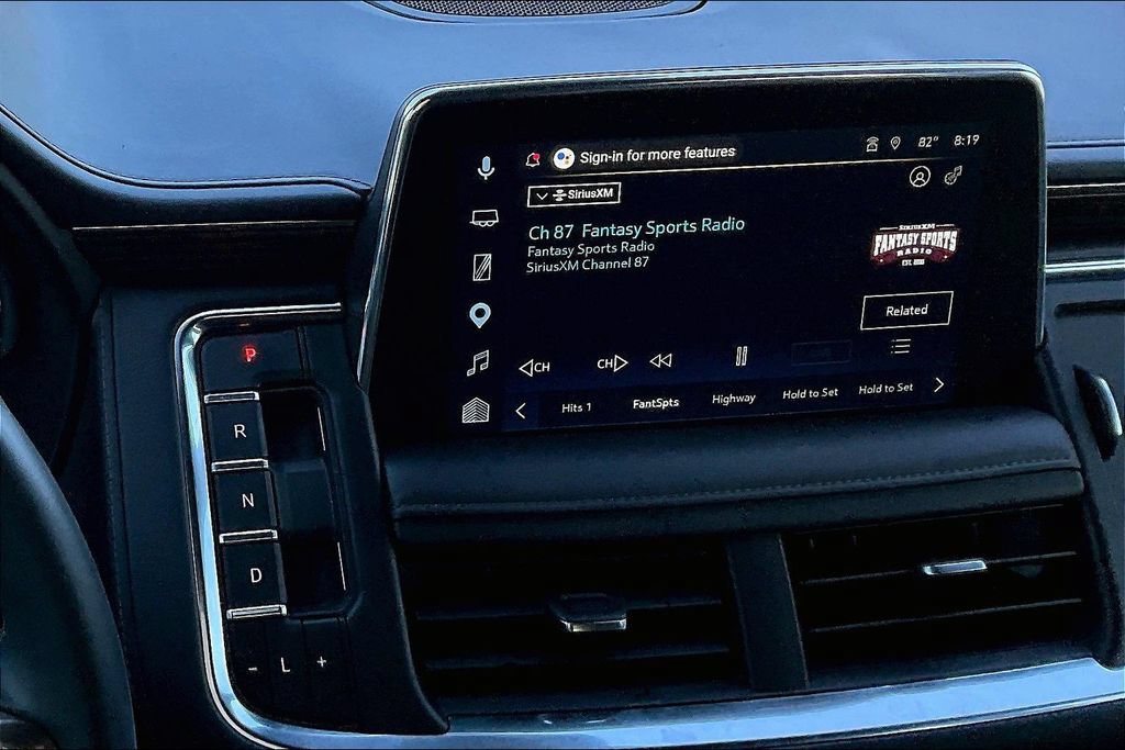 Used 2024 Chevrolet Suburban High Country RWD image 13