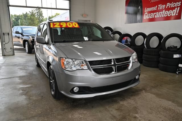 Used 2017 Dodge Grand Caravan SXT FWD image 3