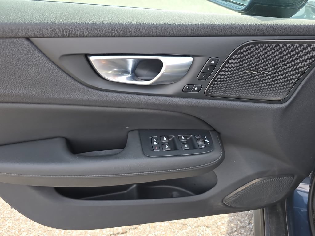 Used 2026 Volvo V60 B5 Cross Country Plus AWD/4WD image 19