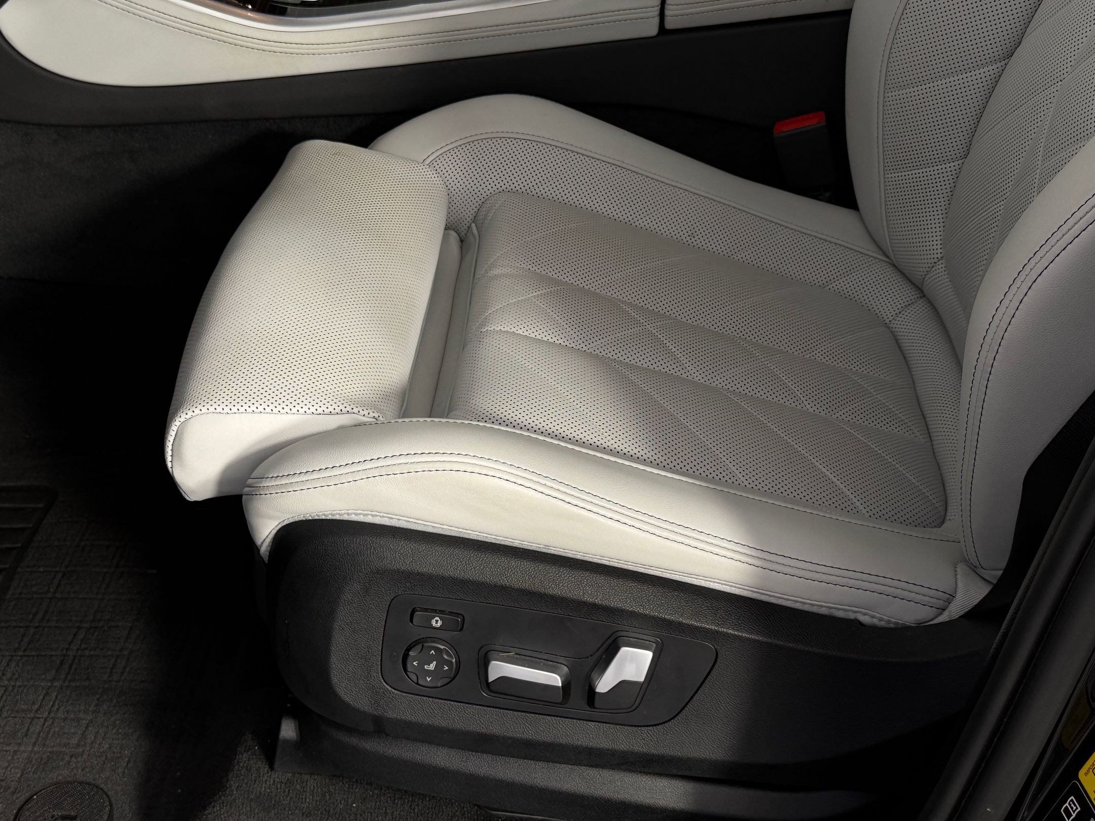 Used 2024 BMW X5 xDrive40i w/ Premium Package AWD/4WD image 13
