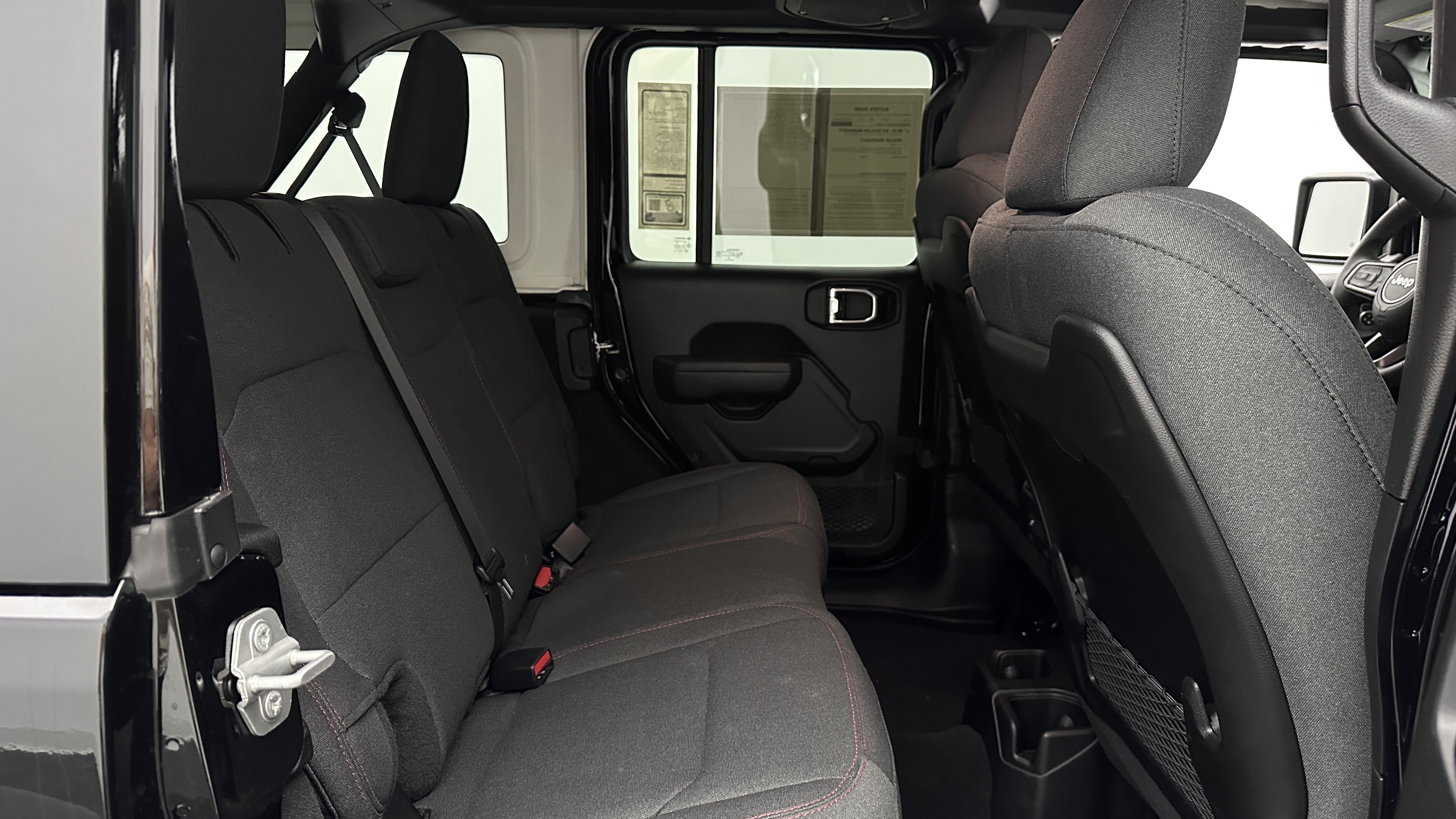 Used 2025 Jeep Wrangler Unlimited Rubicon AWD/4WD image 29