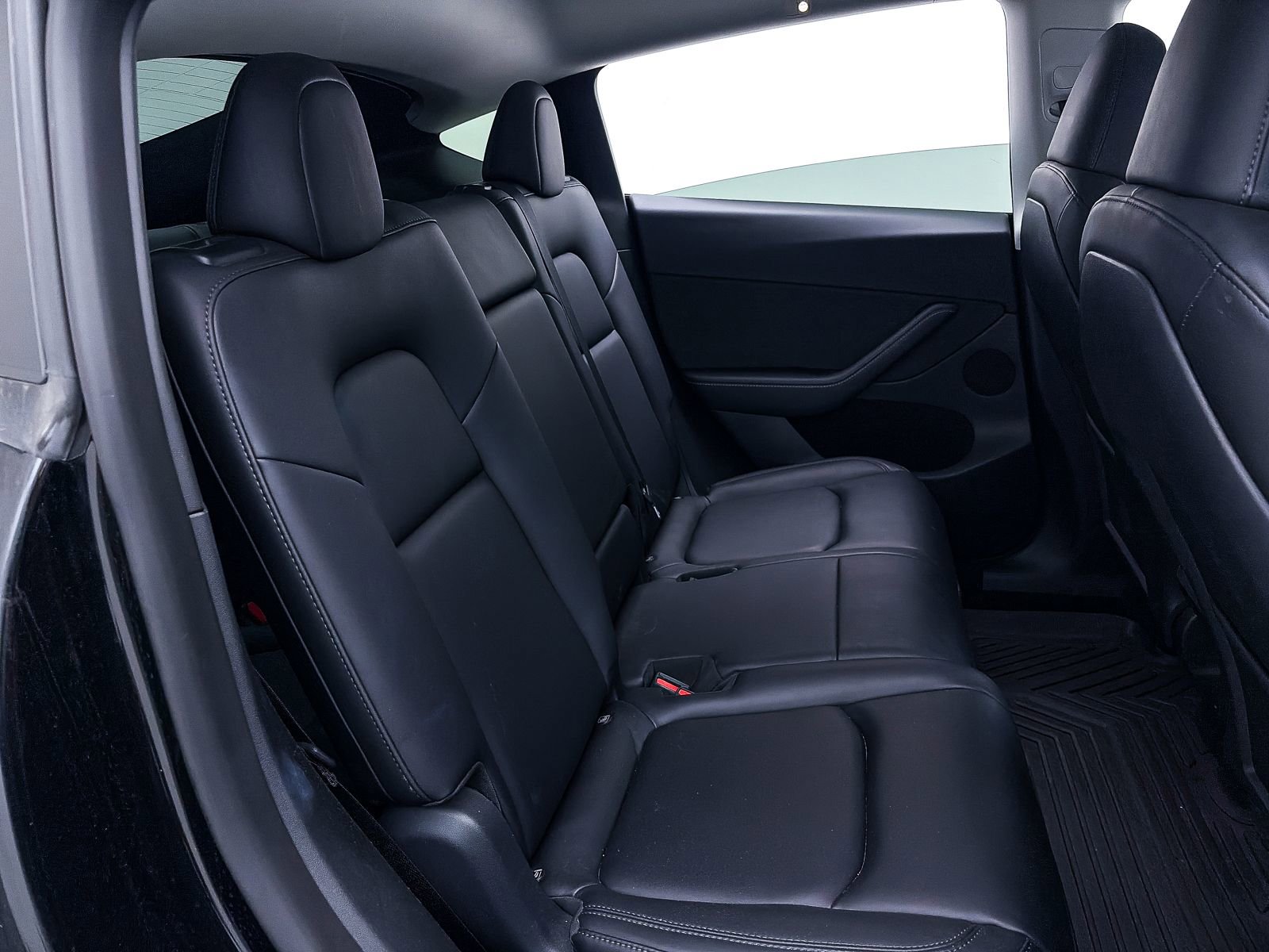 Used 2023 Tesla Model Y Long Range image 32