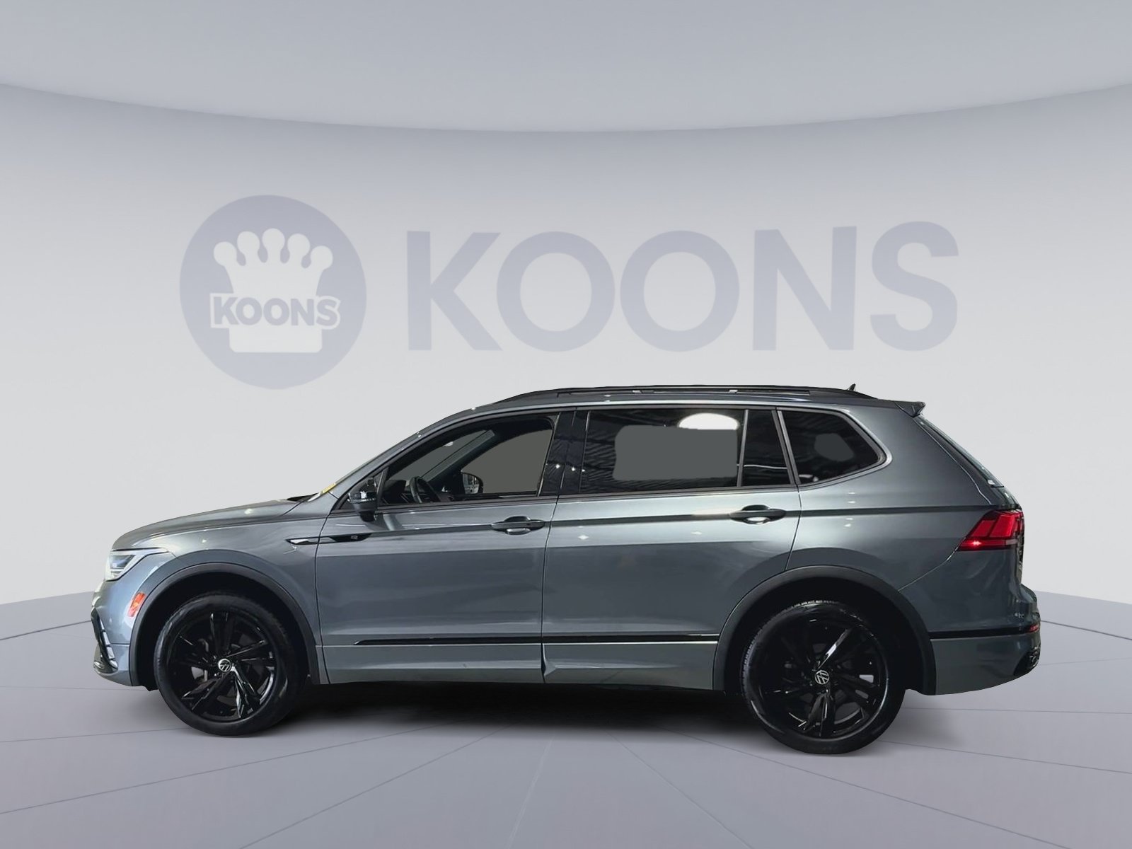 Used 2024 Volkswagen Tiguan SE R-Line AWD/4WD image 7
