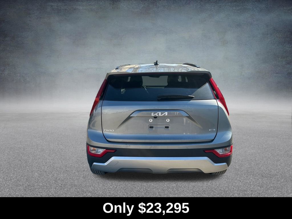 Used 2025 Kia Niro LX image 4