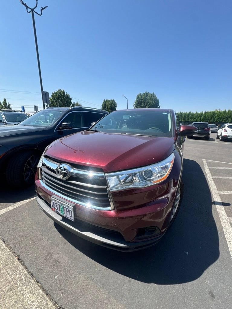 Used 2014 Toyota Highlander LE FWD image 2