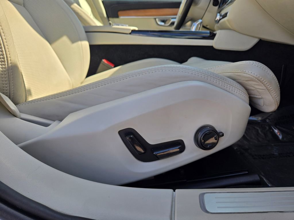 Used 2018 Volvo S90 T8 Inscription w/ Convenience Package image 50