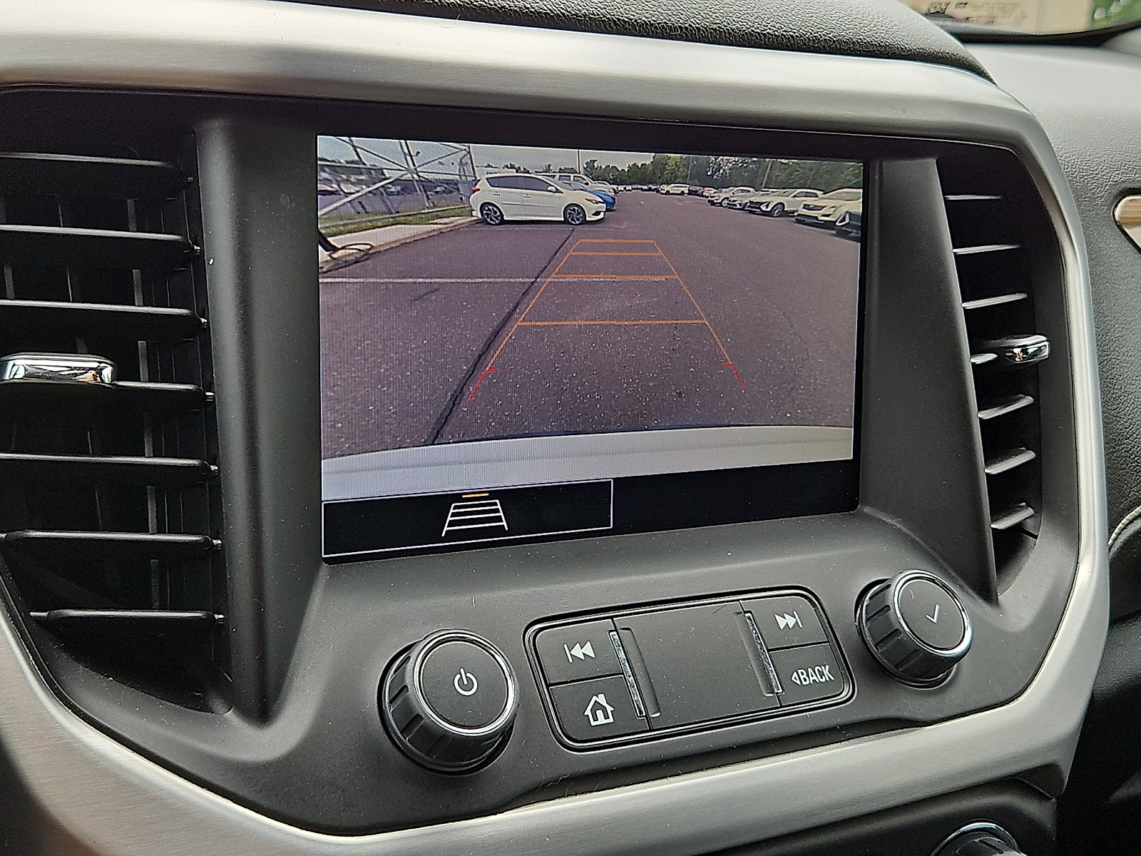 Used 2023 GMC Acadia SLE AWD/4WD image 17