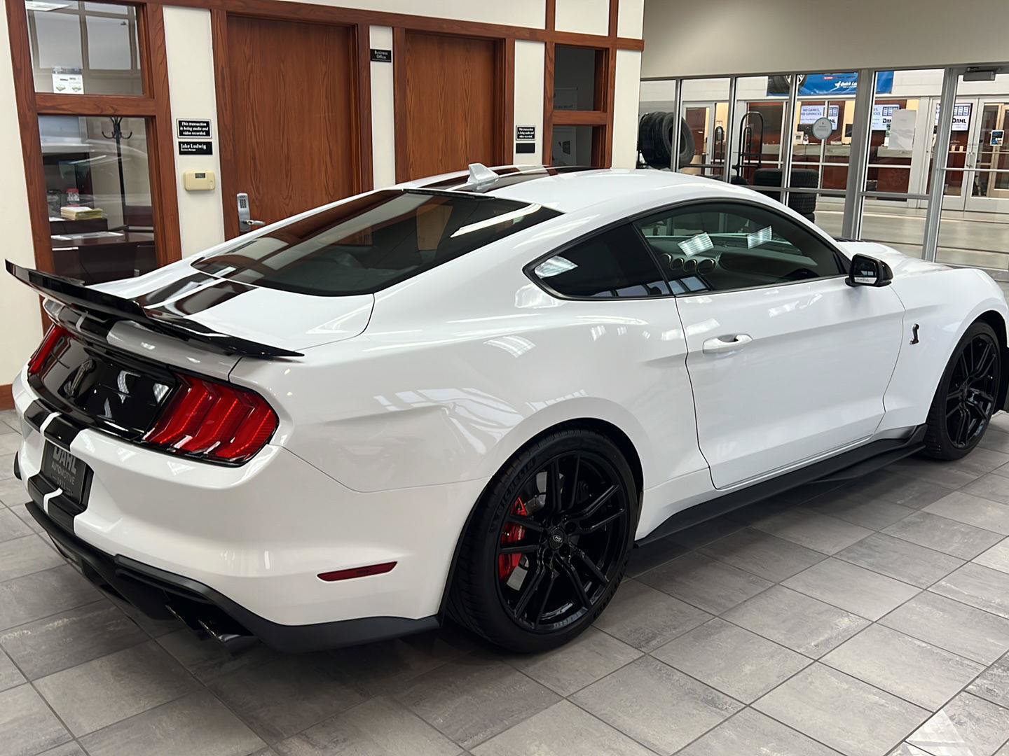 Used 2021 Ford Mustang Shelby GT500 w/ Technology Package RWD image 5