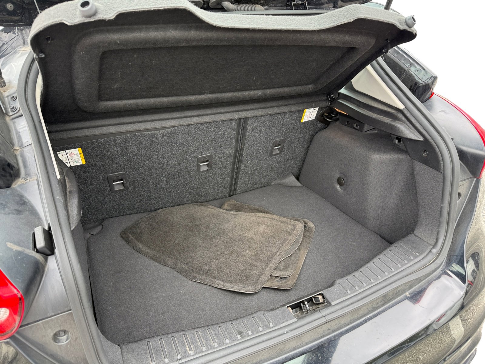 Used 2016 Ford Focus SE w/ SE Sport Package image 12