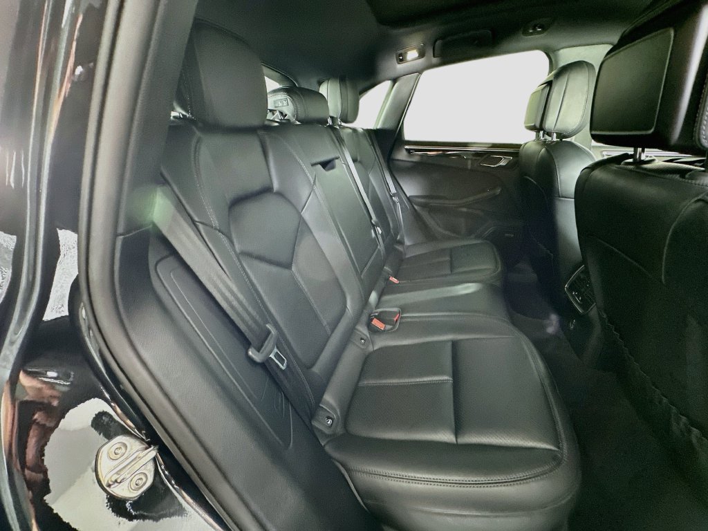 Certified 2024 Porsche Macan AWD/4WD image 29