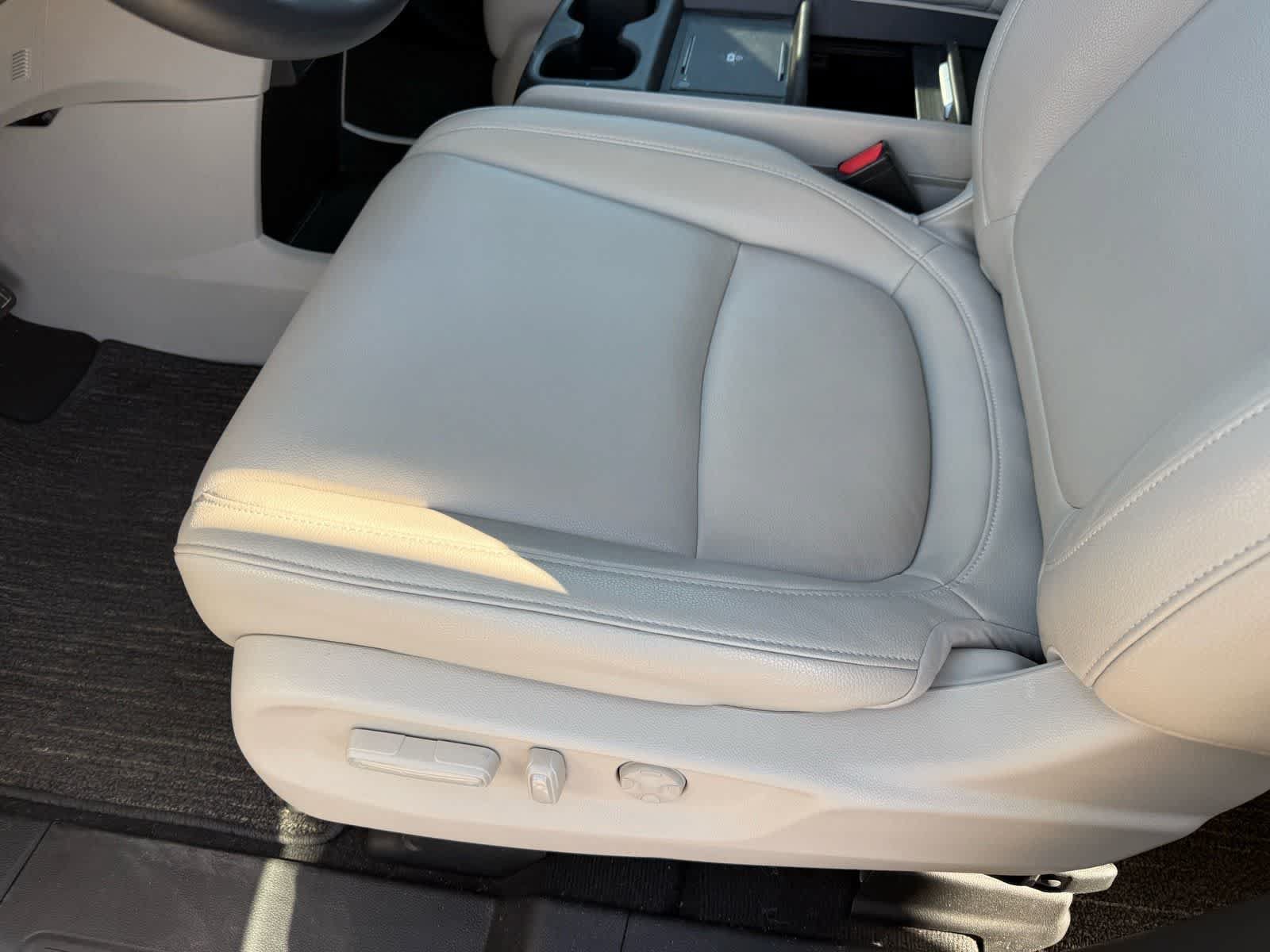 Used 2025 Honda Odyssey EX-L image 17