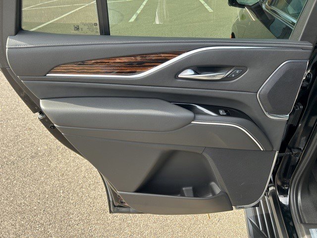 Certified 2023 Cadillac Escalade Premium Luxury image 4