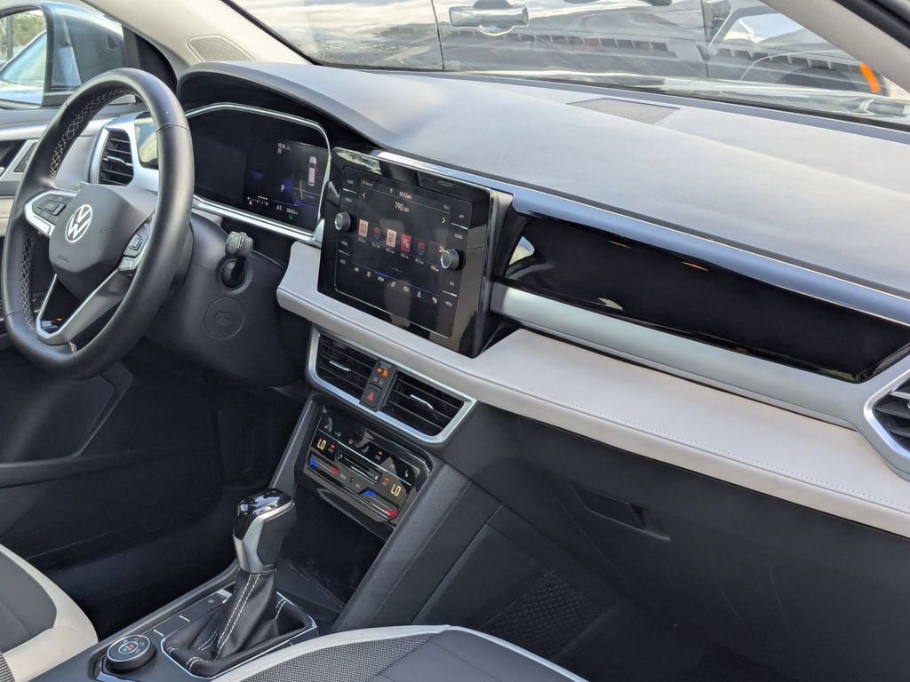 Used 2025 Volkswagen Taos SE AWD/4WD image 29