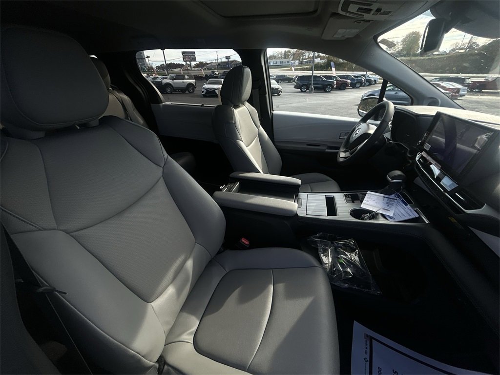 New 2025 Toyota Sienna XLE w/ XLE Plus Package image 25
