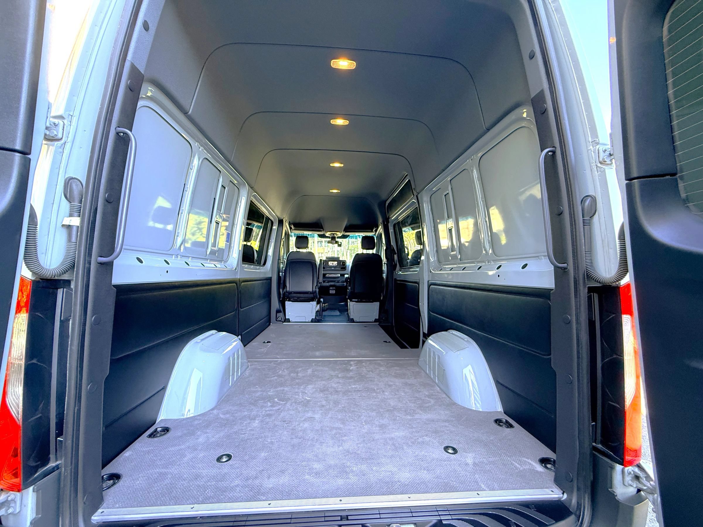 Used 2022 Mercedes-Benz Sprinter 2500 144 Crew image 11