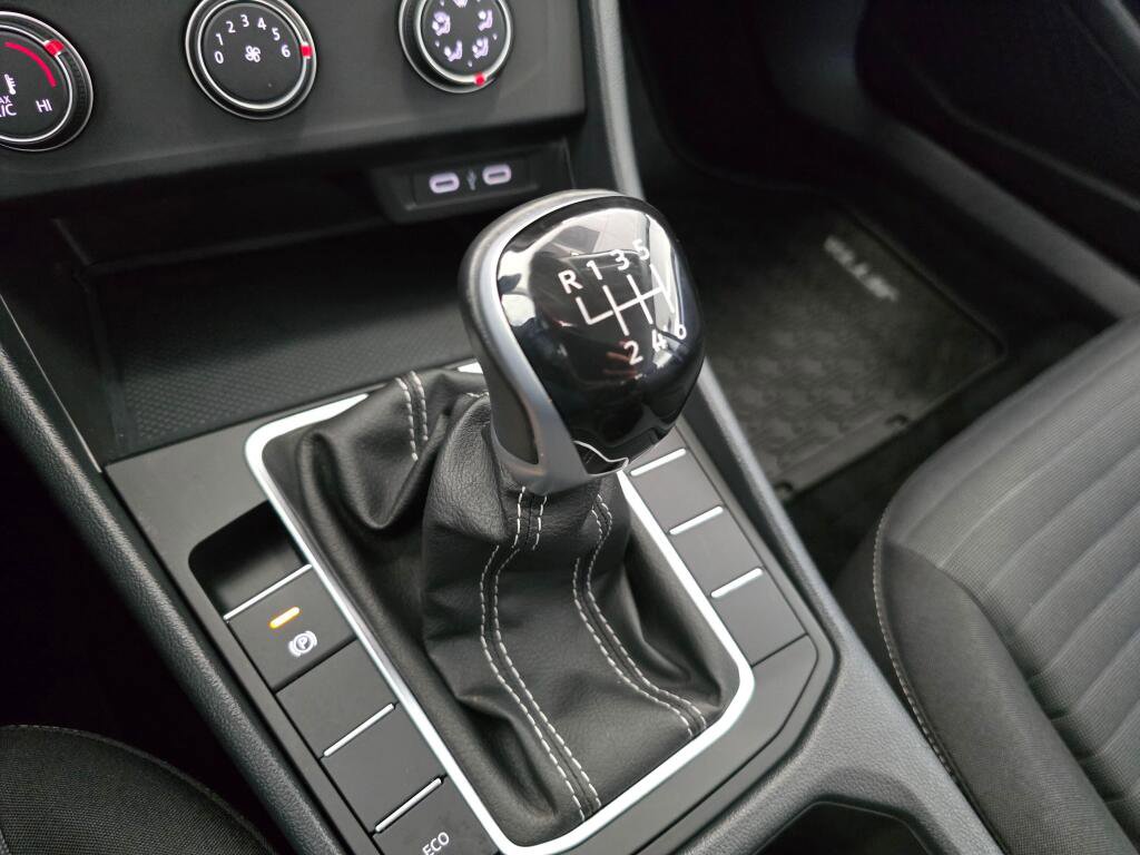 Used 2023 Volkswagen Jetta S w/ Driver Assistance Package image 30