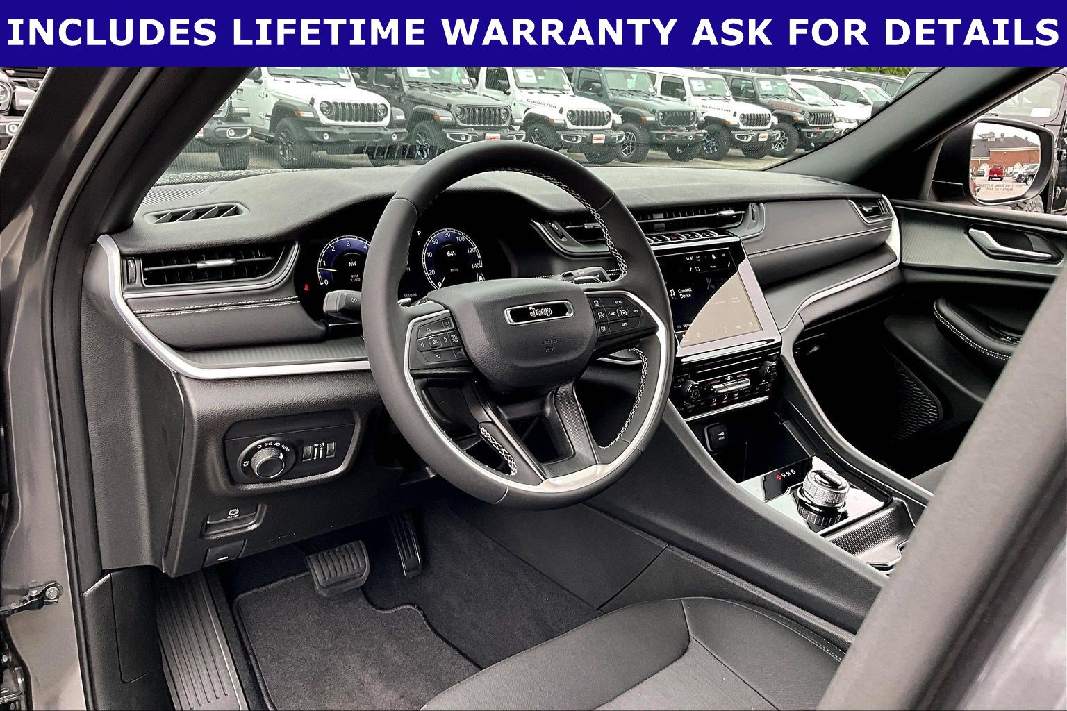 Used 2025 Jeep Grand Cherokee 4WD image 11