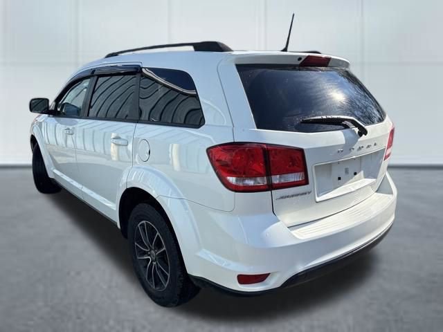 Used 2019 Dodge Journey SE w/ Blacktop Package image 2
