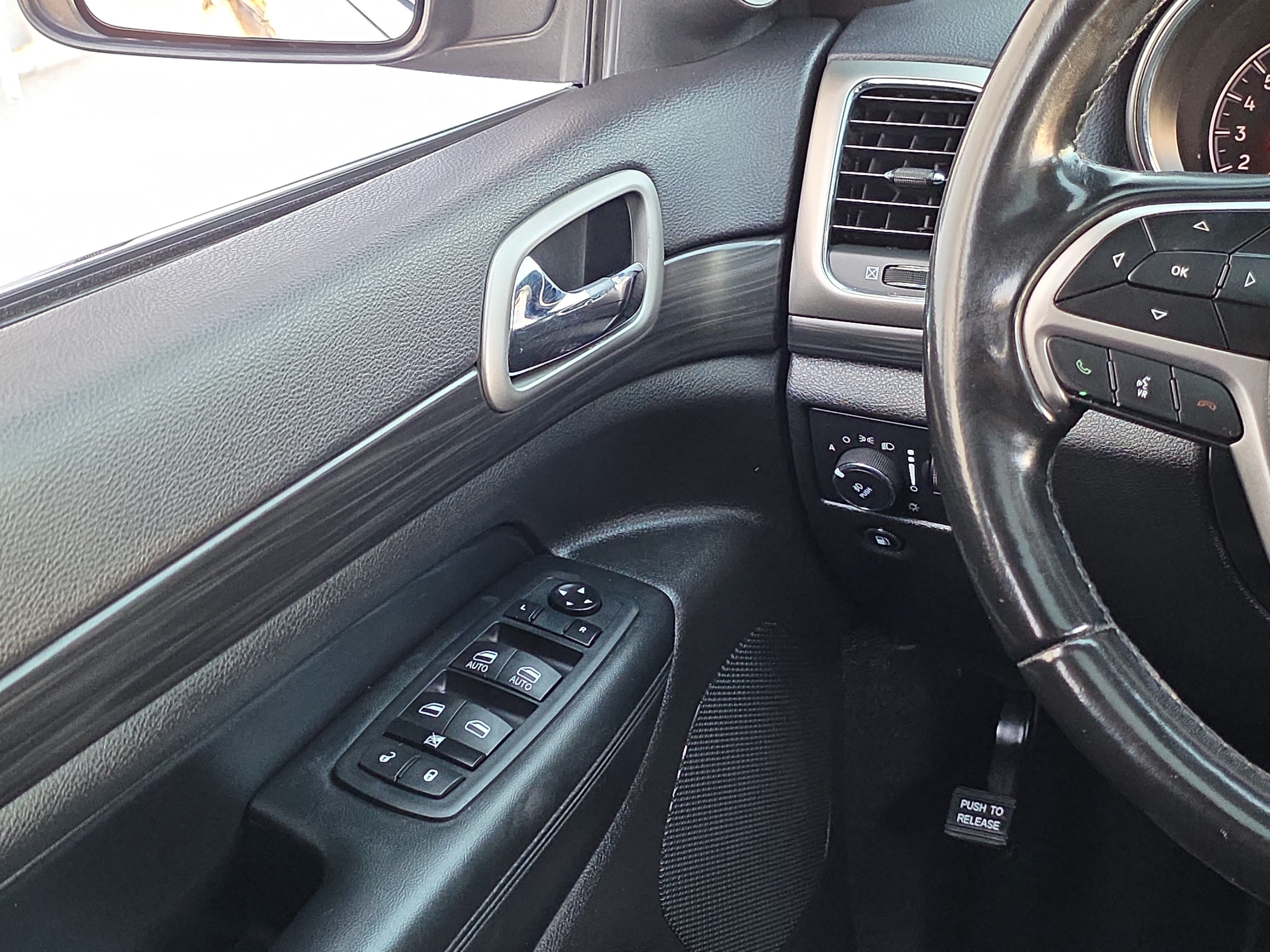 Used 2021 Jeep Grand Cherokee Laredo RWD image 22