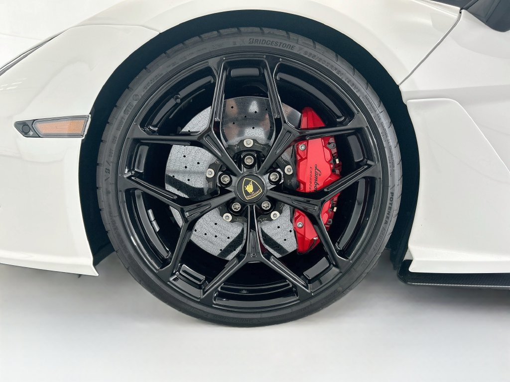 Used 2025 Lamborghini Revuelto AWD/4WD image 25