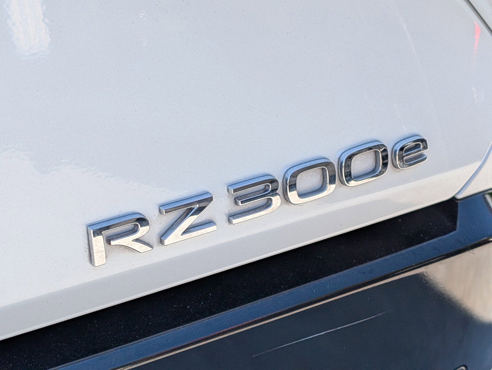 Used 2024 Lexus RZ 300e Premium image 18