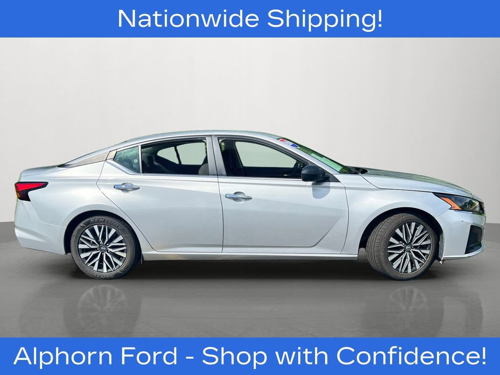 Used 2024 Nissan Altima 2.5 SV FWD image 2