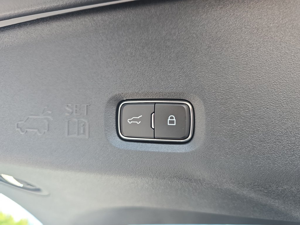 New 2026 Lincoln Navigator L Premier AWD/4WD image 24