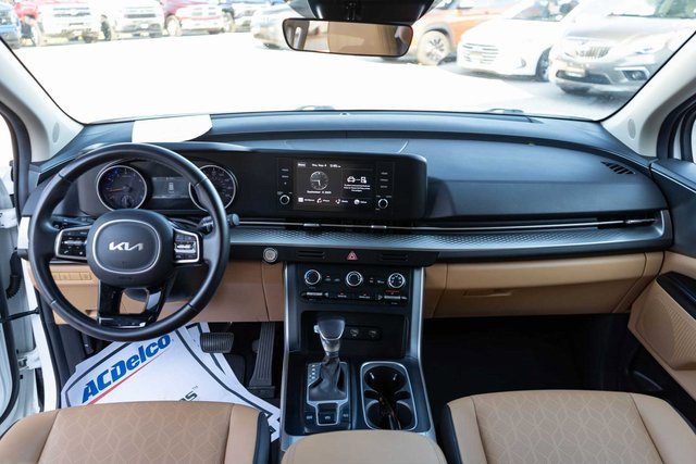Used 2024 Kia Carnival LX image 16