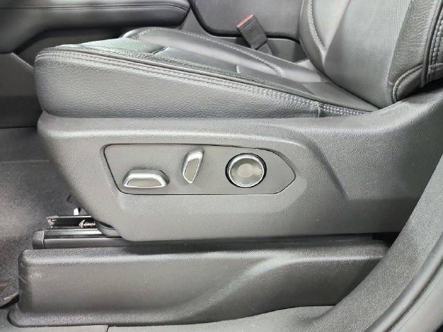 Used 2025 GMC Yukon Denali AWD/4WD image 20