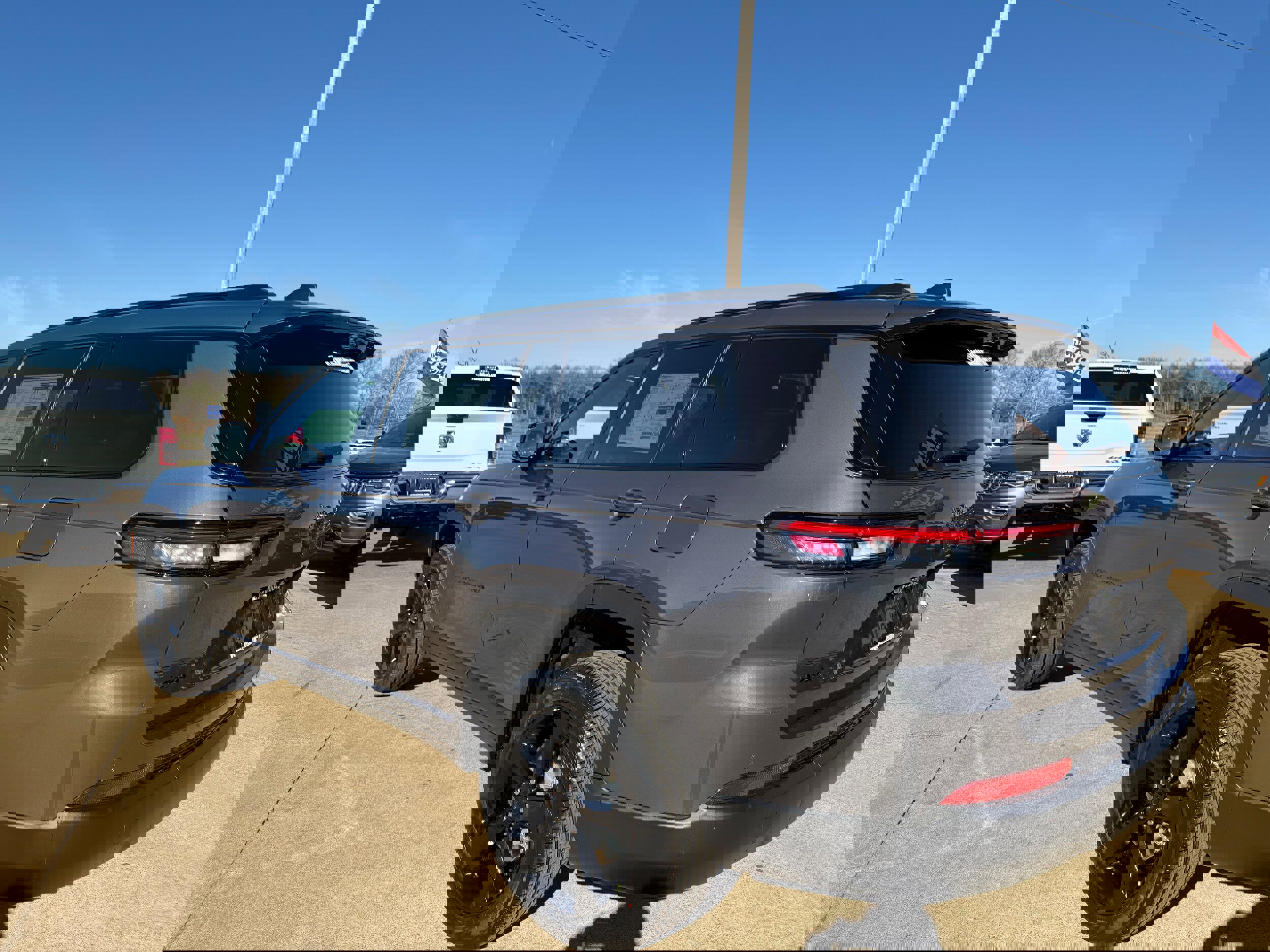 New 2025 Jeep Grand Cherokee L Limited w/ Luxury Tech Group II image 5