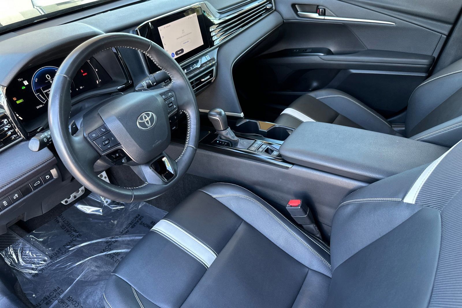 Used 2025 Toyota Camry SE image 10
