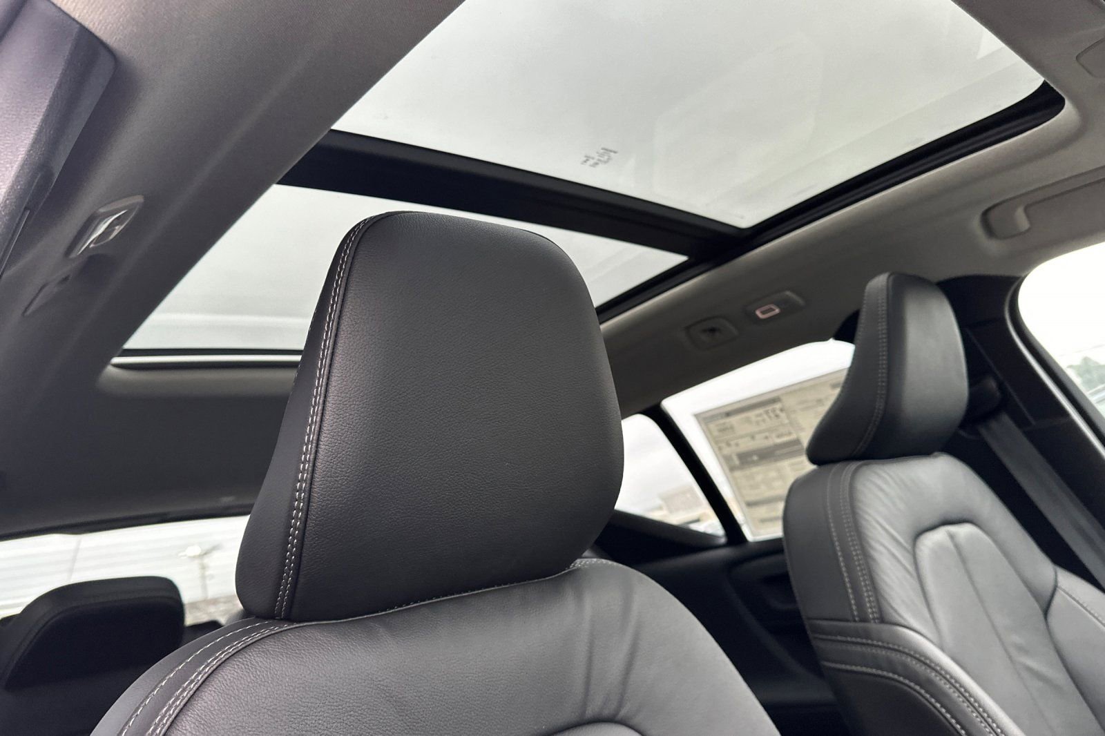 New 2026 Volvo XC40 B4 Core w/ Climate Package image 19