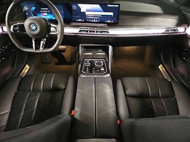 Certified 2024 BMW i7 xDrive60 w/ Executive Package AWD/4WD image 18