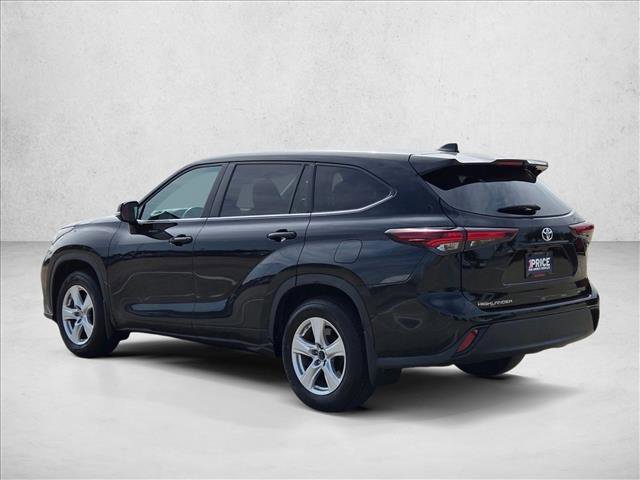 Used 2024 Toyota Highlander LE AWD/4WD image 8