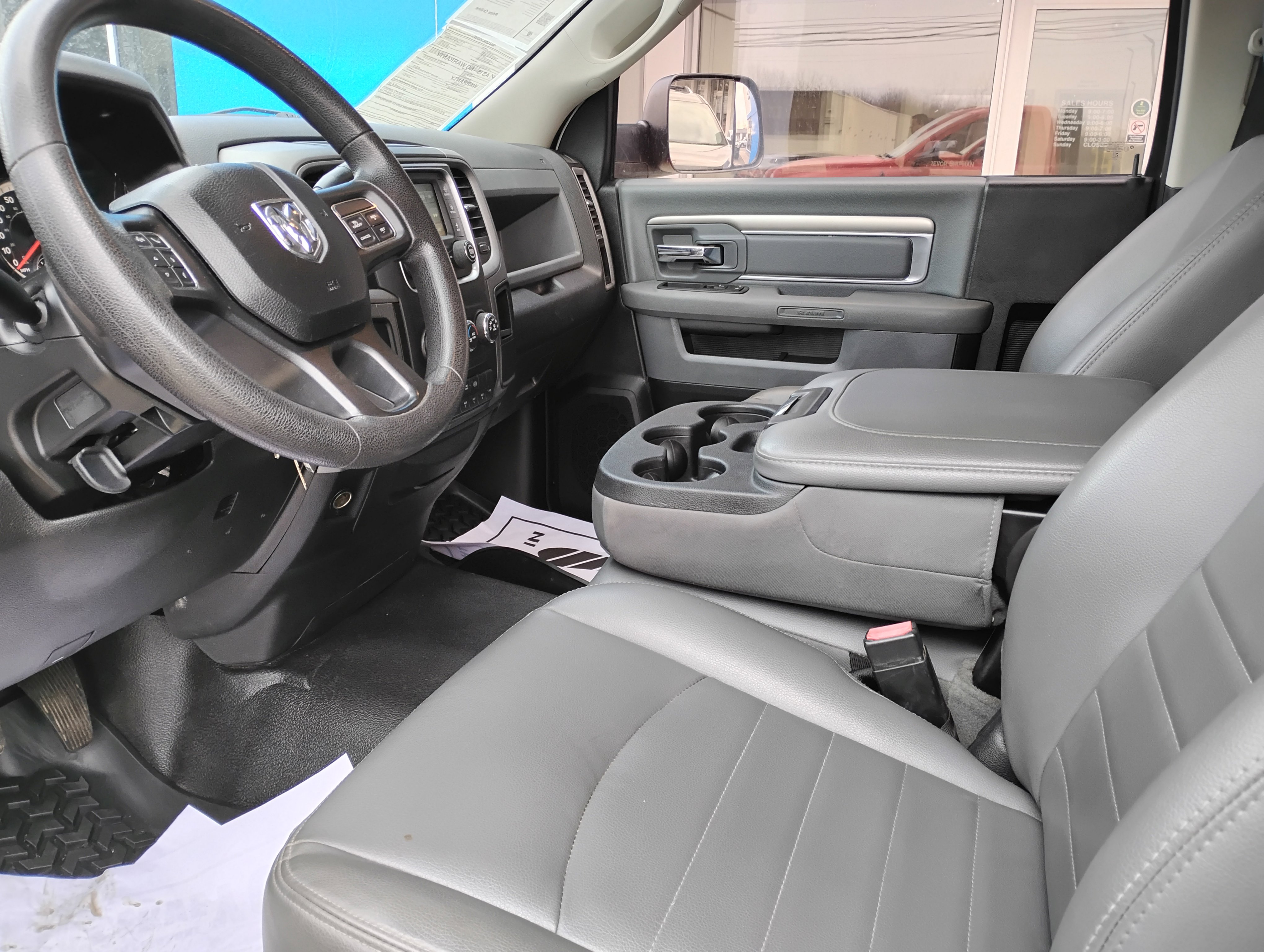 Used 2017 RAM 3500 Tradesman w/ Chrome Appearance Group image 9