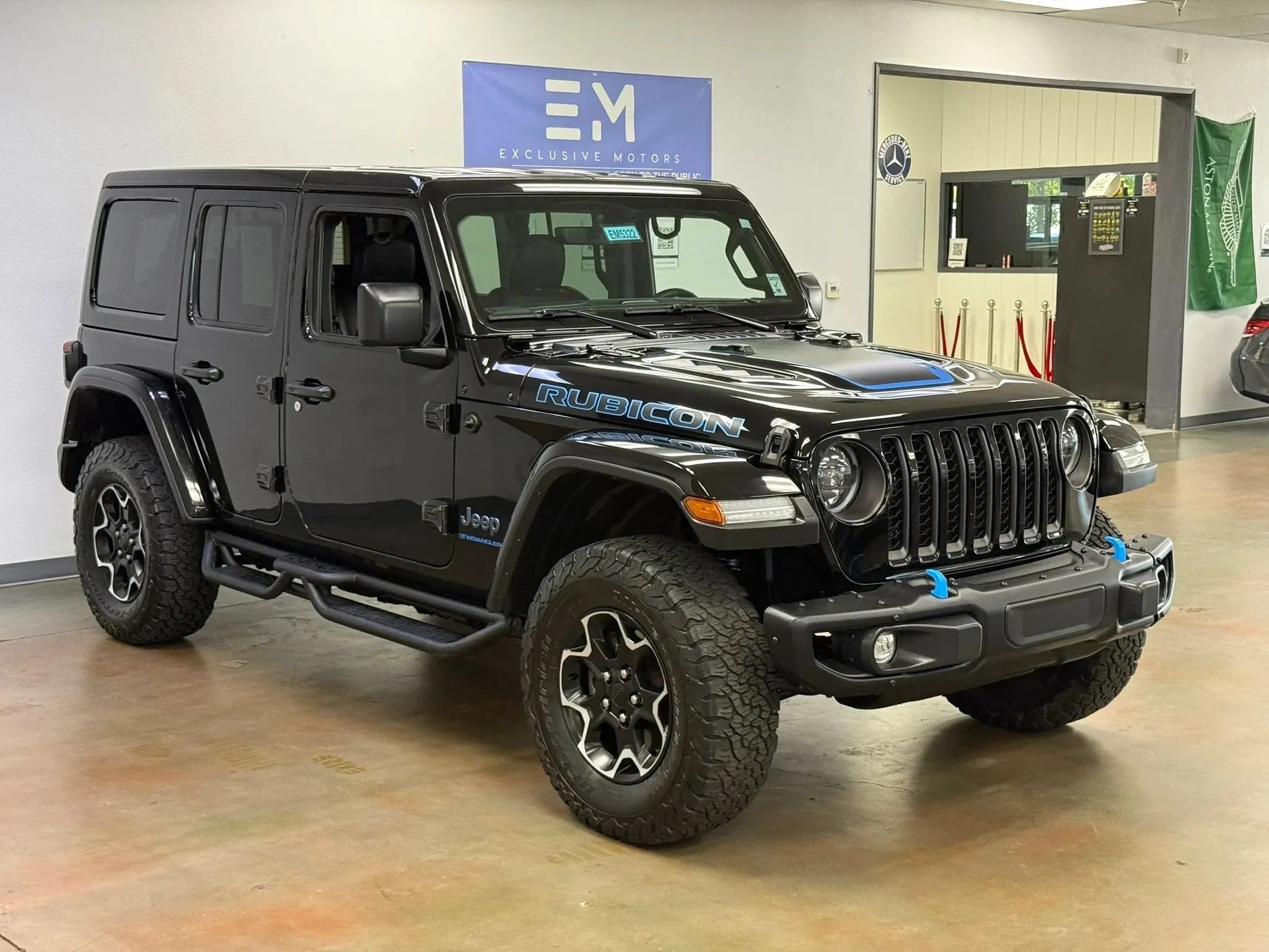 Used 2024 Jeep Wrangler Unlimited Rubicon 4xe AWD/4WD image 2