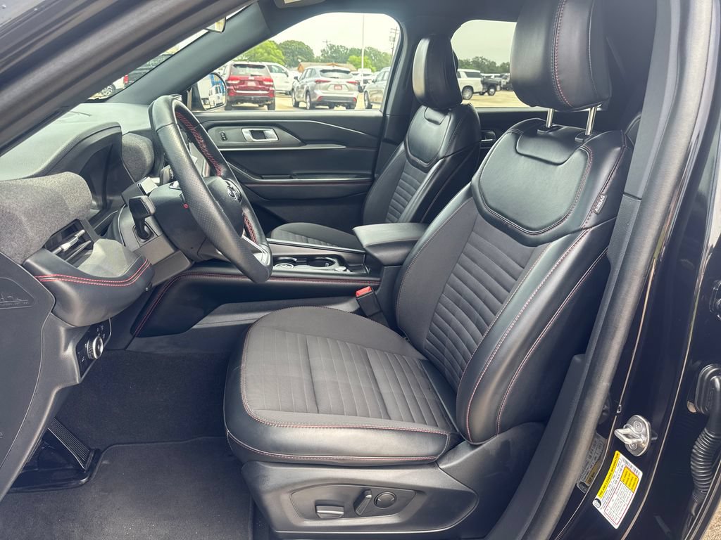 Used 2025 Ford Explorer ST-Line w/ ST-Line Street Pack AWD/4WD image 10